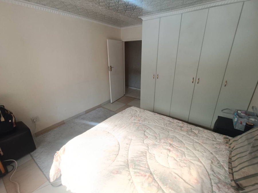 5 Bedroom Property for Sale in The Reeds Gauteng