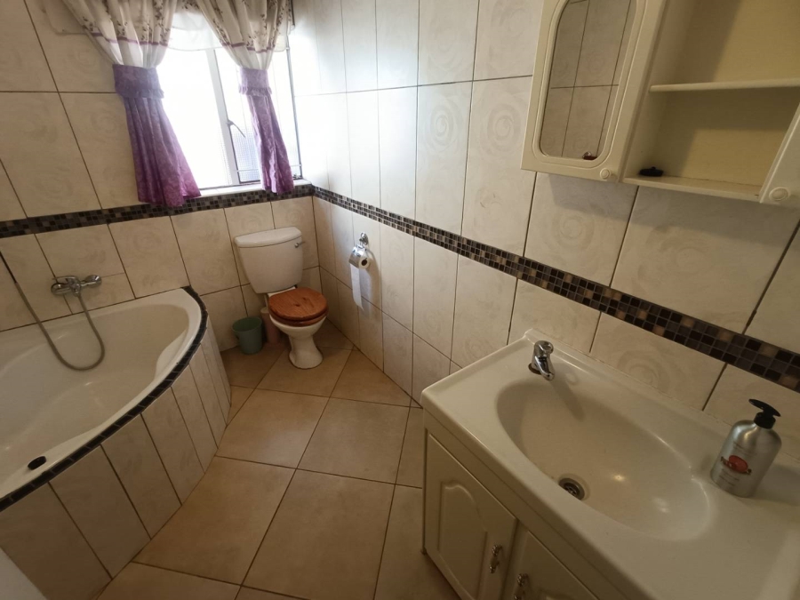 5 Bedroom Property for Sale in The Reeds Gauteng