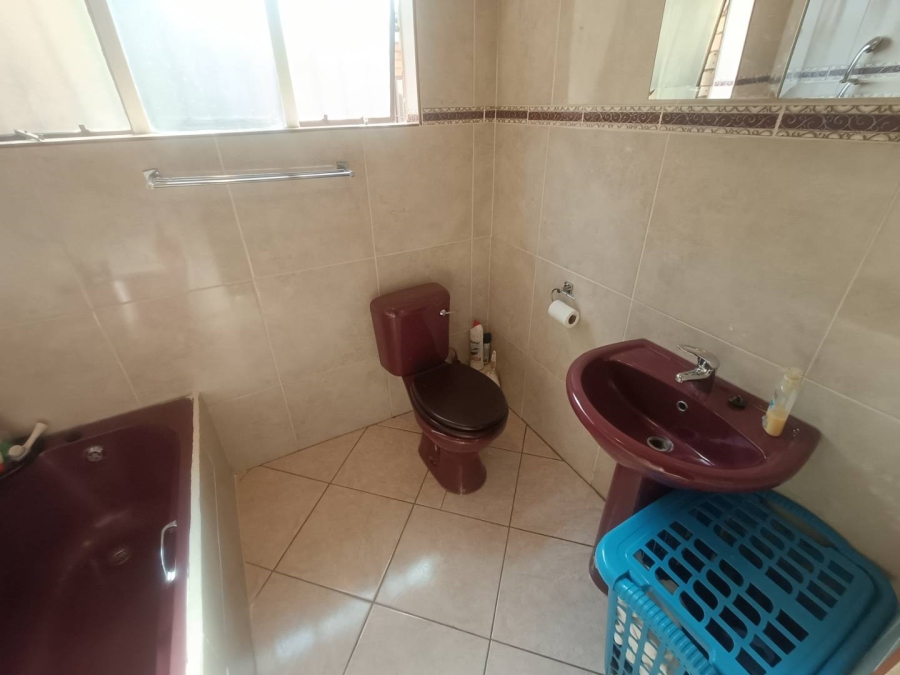 5 Bedroom Property for Sale in The Reeds Gauteng