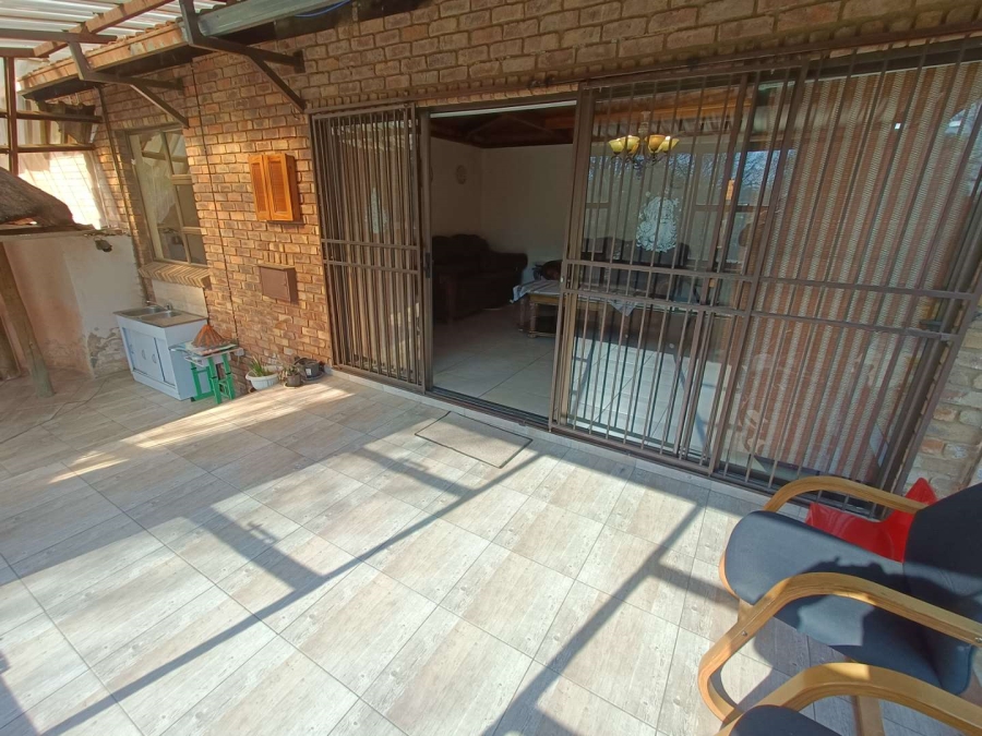 5 Bedroom Property for Sale in The Reeds Gauteng