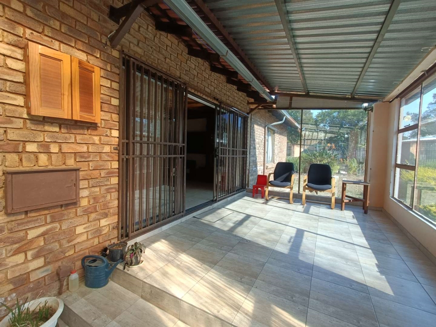 5 Bedroom Property for Sale in The Reeds Gauteng