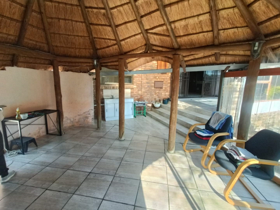 5 Bedroom Property for Sale in The Reeds Gauteng