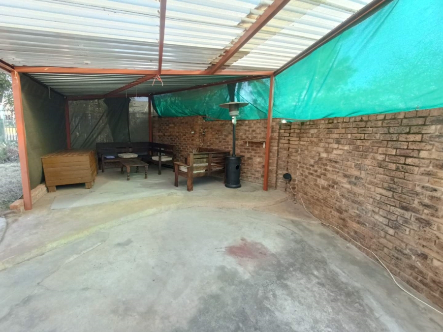 5 Bedroom Property for Sale in The Reeds Gauteng