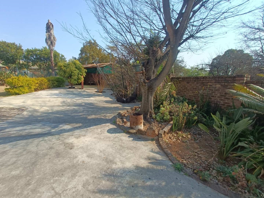 5 Bedroom Property for Sale in The Reeds Gauteng