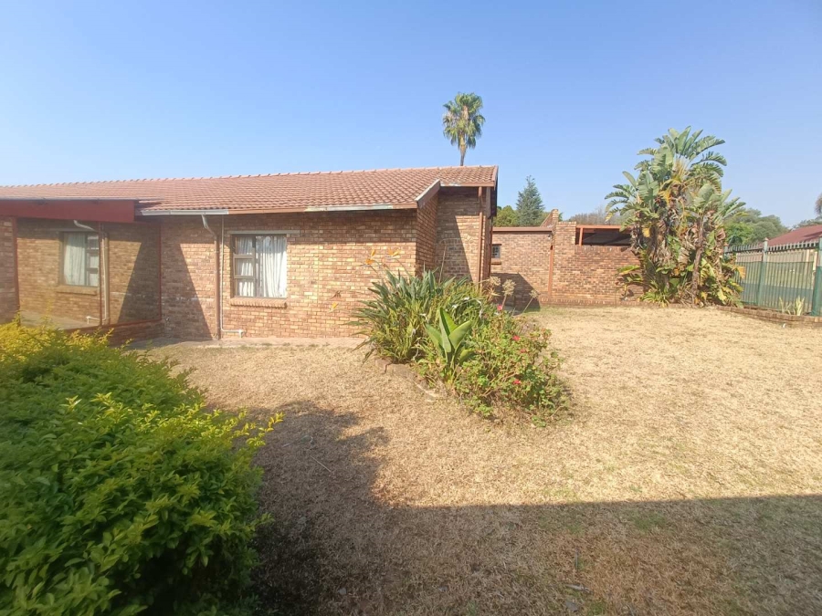 5 Bedroom Property for Sale in The Reeds Gauteng