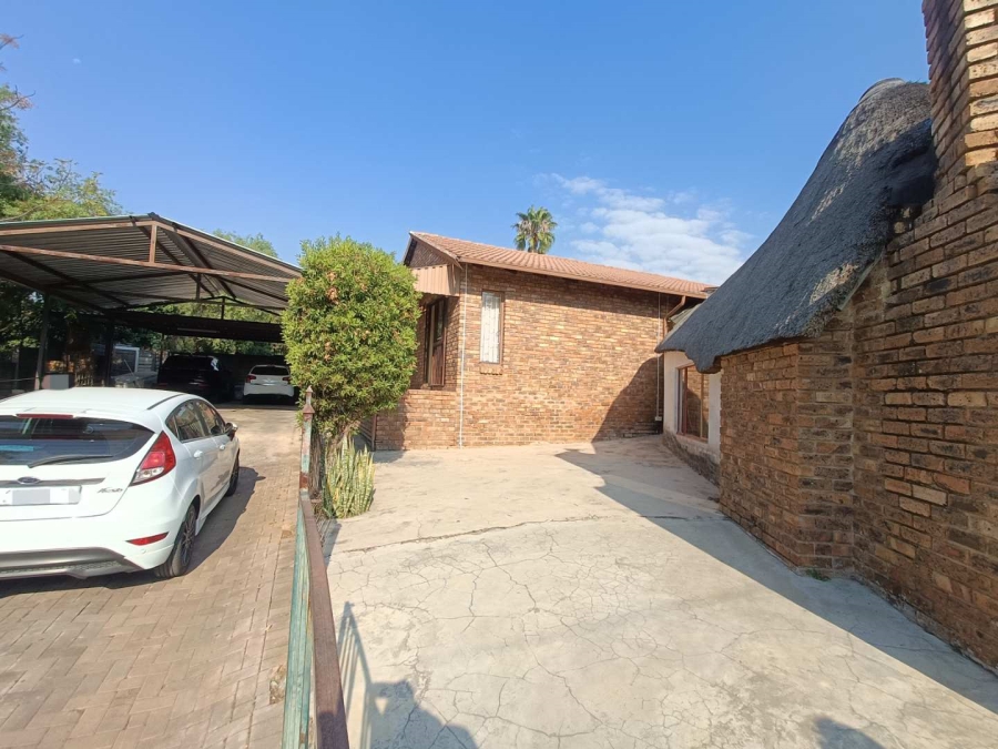 5 Bedroom Property for Sale in The Reeds Gauteng