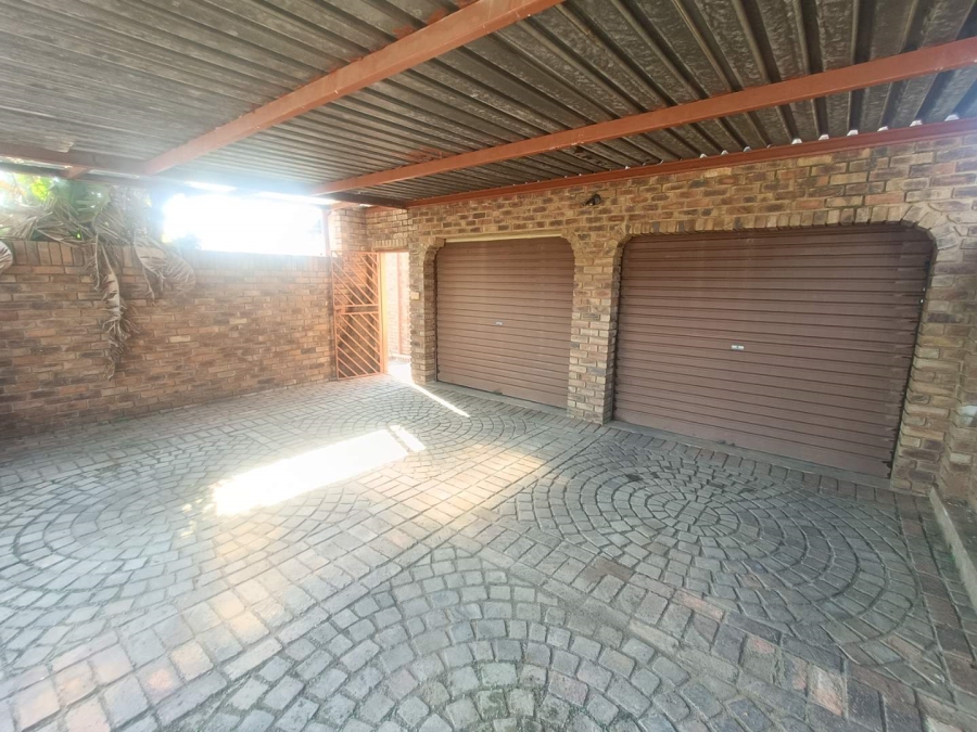 5 Bedroom Property for Sale in The Reeds Gauteng