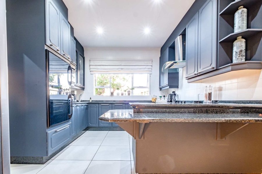 5 Bedroom Property for Sale in Glenvista Gauteng