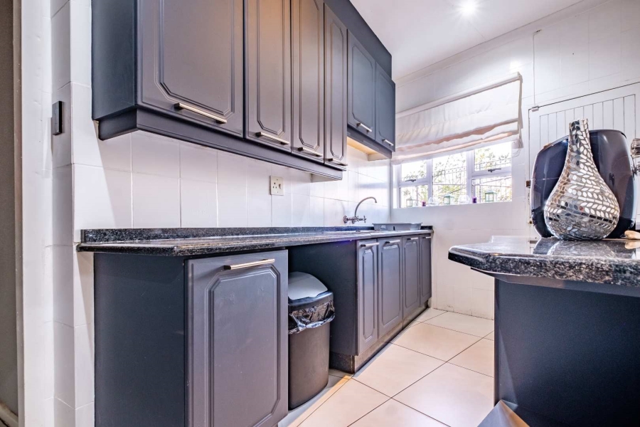 5 Bedroom Property for Sale in Glenvista Gauteng