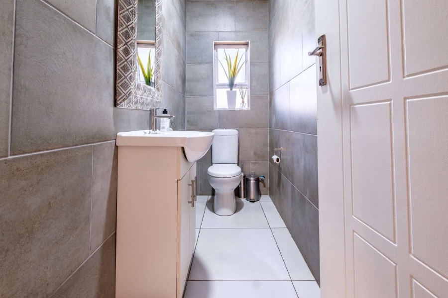 5 Bedroom Property for Sale in Glenvista Gauteng