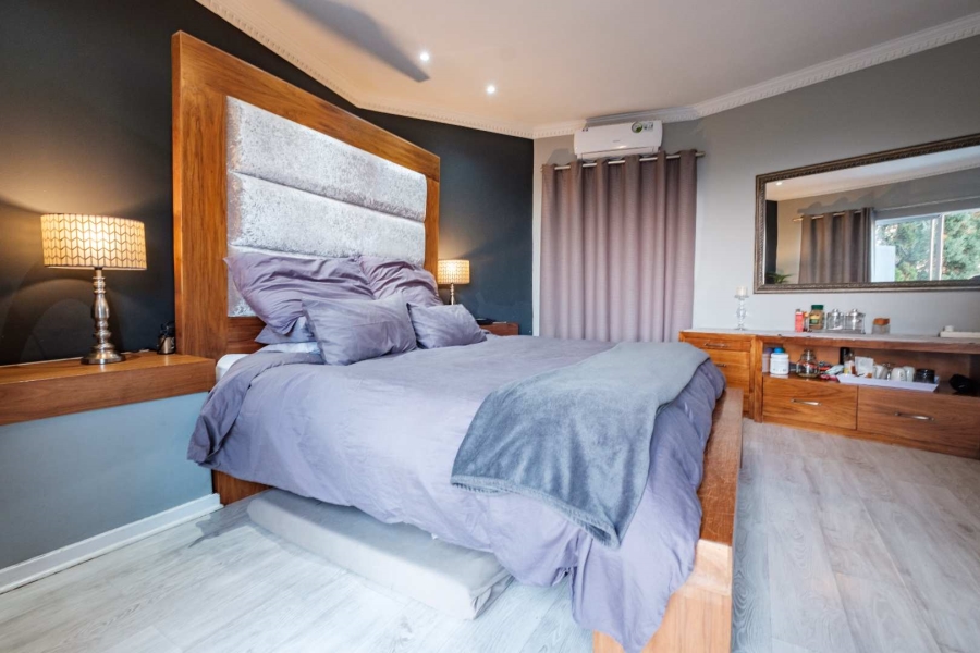 5 Bedroom Property for Sale in Glenvista Gauteng