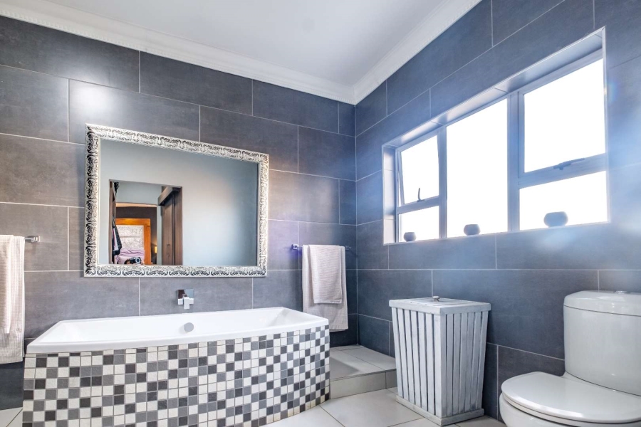 5 Bedroom Property for Sale in Glenvista Gauteng