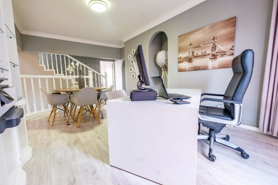 5 Bedroom Property for Sale in Glenvista Gauteng