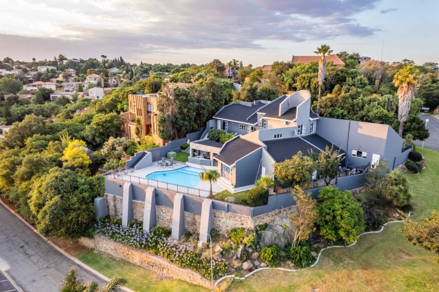 5 Bedroom Property for Sale in Glenvista Gauteng