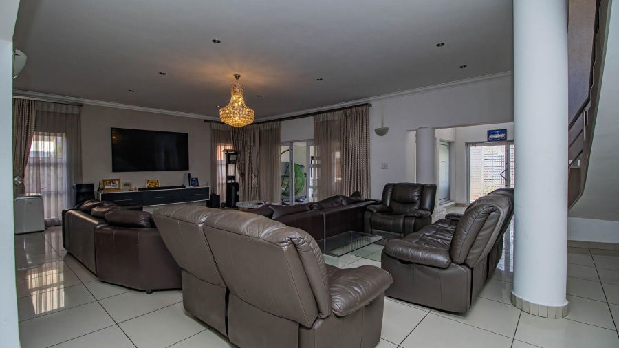 5 Bedroom Property for Sale in La Como Lifestyle Estate Gauteng