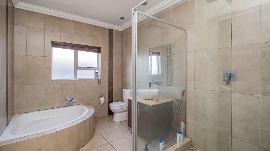5 Bedroom Property for Sale in La Como Lifestyle Estate Gauteng