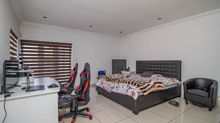 5 Bedroom Property for Sale in La Como Lifestyle Estate Gauteng