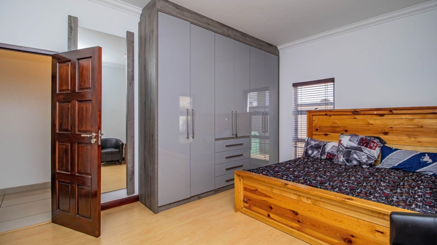5 Bedroom Property for Sale in La Como Lifestyle Estate Gauteng