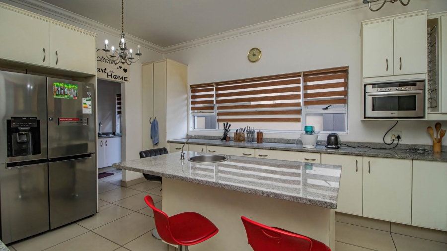 5 Bedroom Property for Sale in La Como Lifestyle Estate Gauteng