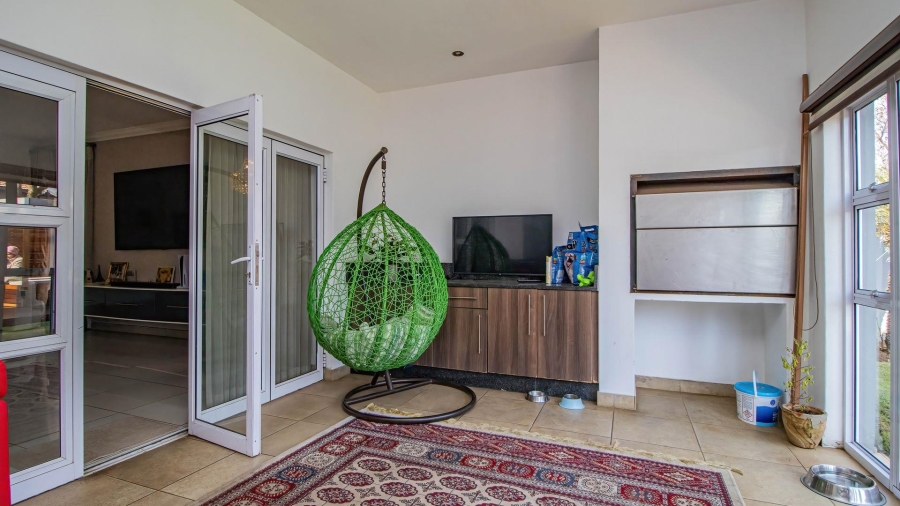 5 Bedroom Property for Sale in La Como Lifestyle Estate Gauteng