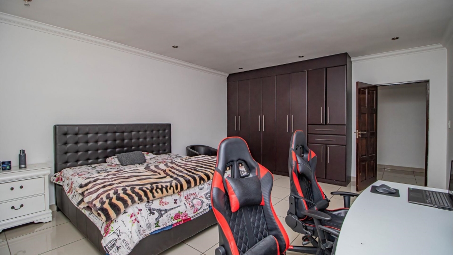5 Bedroom Property for Sale in La Como Lifestyle Estate Gauteng