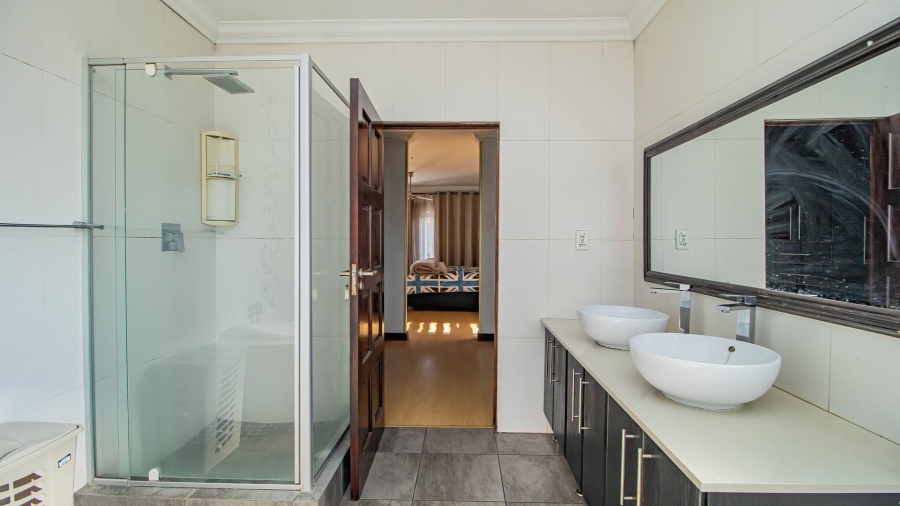 5 Bedroom Property for Sale in La Como Lifestyle Estate Gauteng
