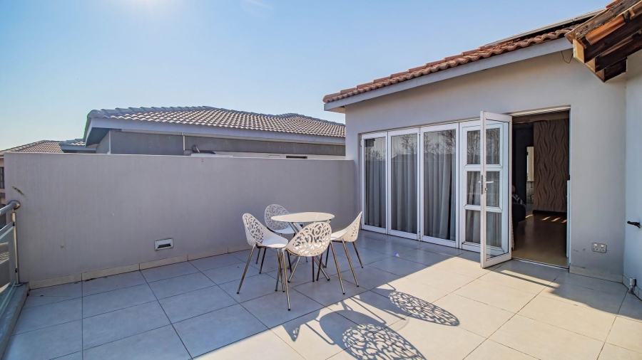 5 Bedroom Property for Sale in La Como Lifestyle Estate Gauteng