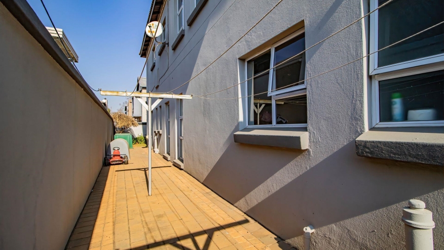 5 Bedroom Property for Sale in La Como Lifestyle Estate Gauteng