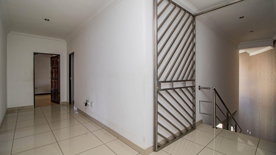 5 Bedroom Property for Sale in La Como Lifestyle Estate Gauteng