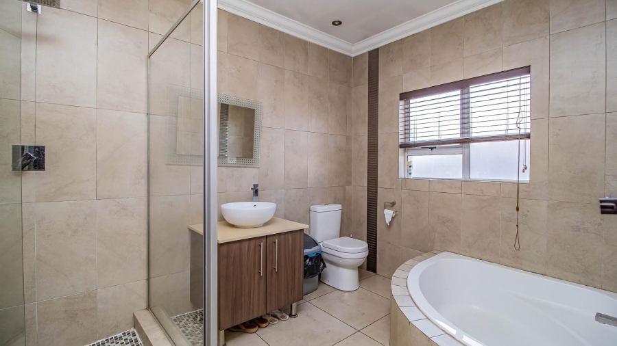 5 Bedroom Property for Sale in La Como Lifestyle Estate Gauteng
