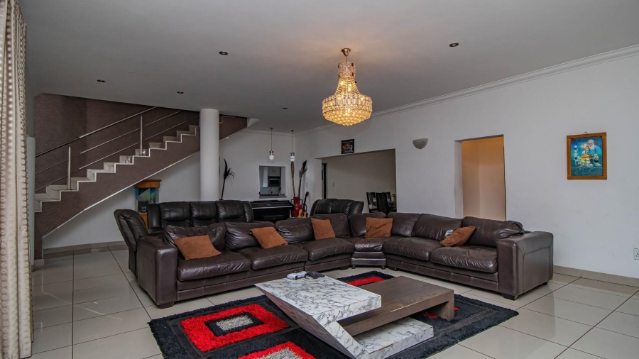 5 Bedroom Property for Sale in La Como Lifestyle Estate Gauteng