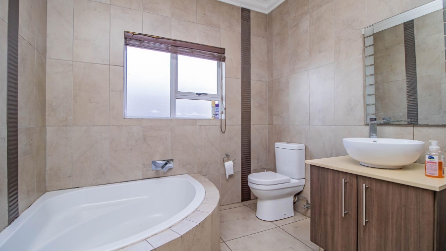 5 Bedroom Property for Sale in La Como Lifestyle Estate Gauteng