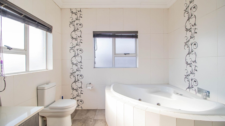 5 Bedroom Property for Sale in La Como Lifestyle Estate Gauteng