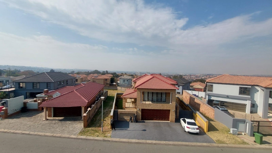 4 Bedroom Property for Sale in South Crest Gauteng