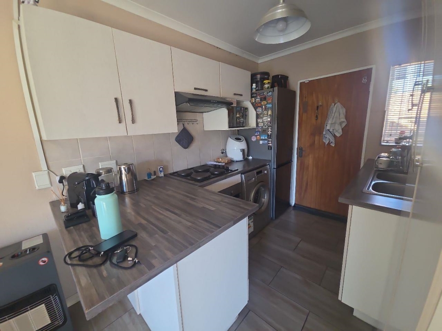 To Let 2 Bedroom Property for Rent in Wilgeheuwel Gauteng