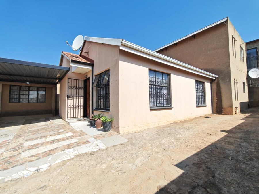 8 Bedroom Property for Sale in Cosmo City Gauteng