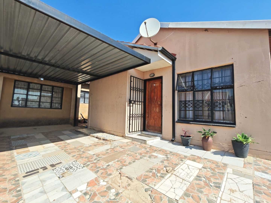 8 Bedroom Property for Sale in Cosmo City Gauteng