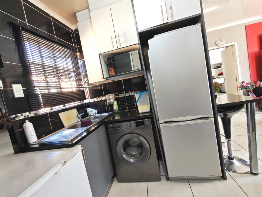 8 Bedroom Property for Sale in Cosmo City Gauteng