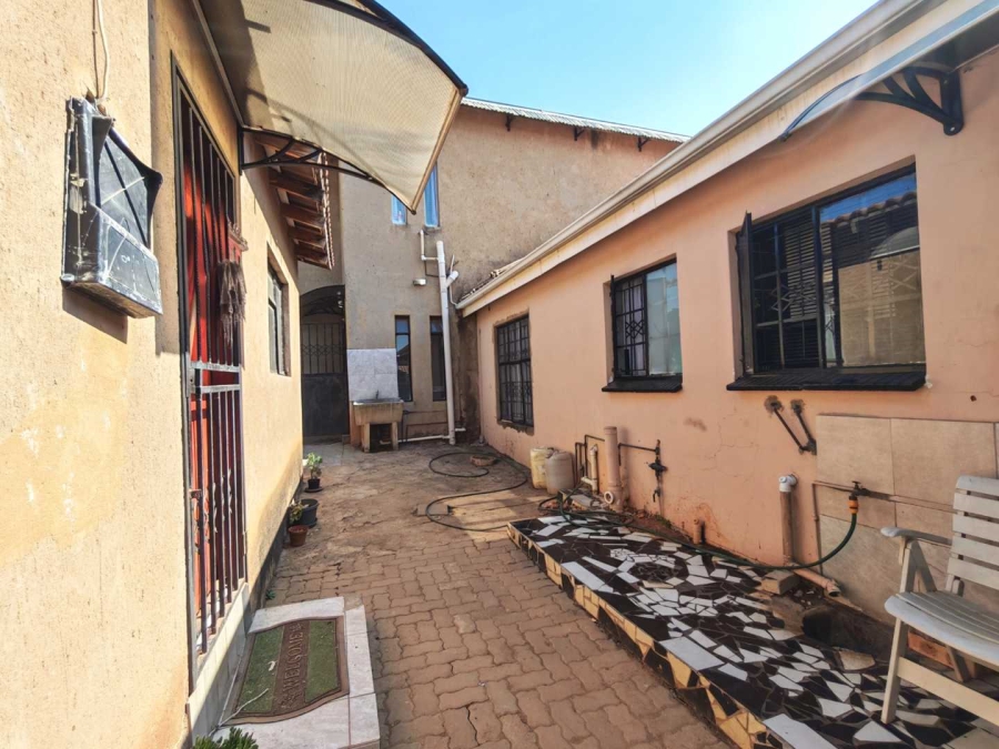 8 Bedroom Property for Sale in Cosmo City Gauteng