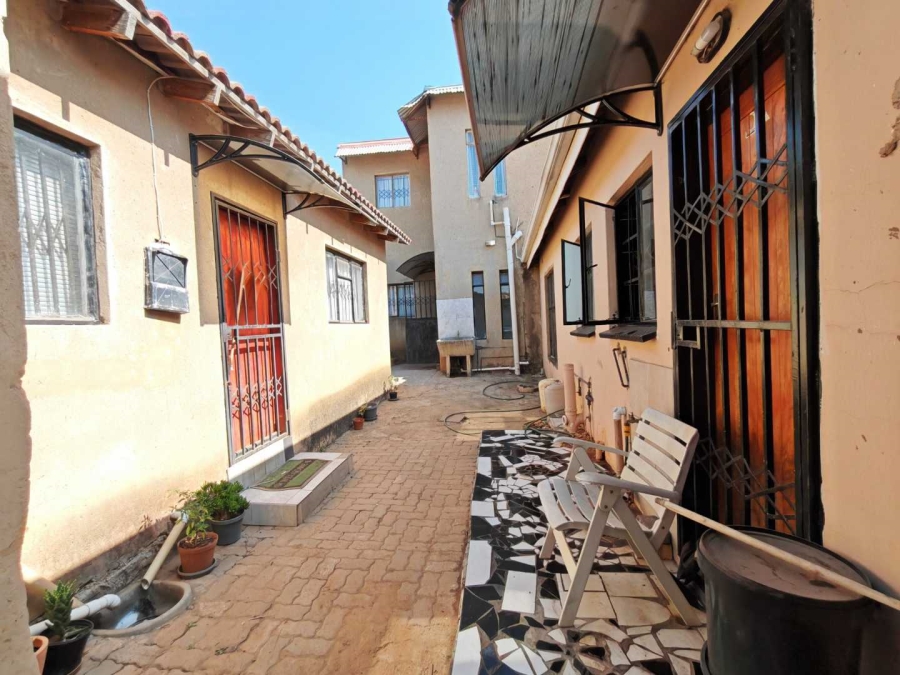 8 Bedroom Property for Sale in Cosmo City Gauteng