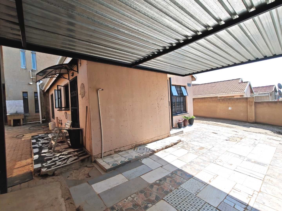 8 Bedroom Property for Sale in Cosmo City Gauteng
