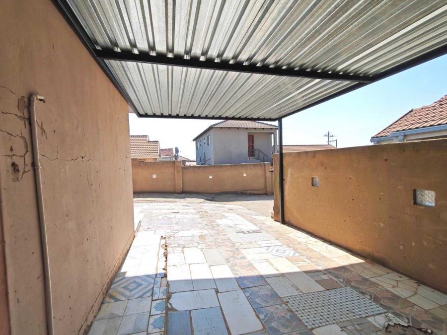 8 Bedroom Property for Sale in Cosmo City Gauteng