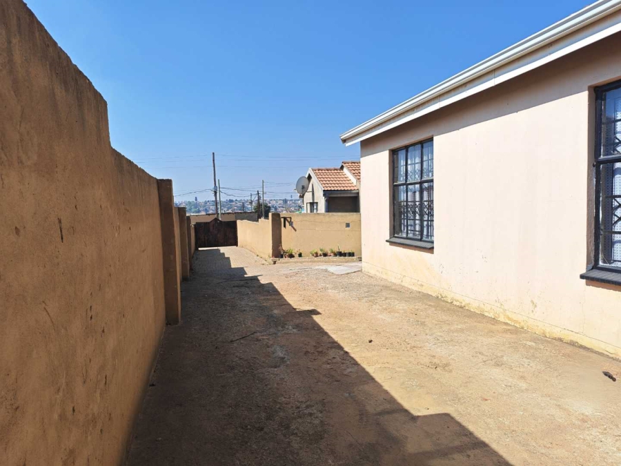 8 Bedroom Property for Sale in Cosmo City Gauteng