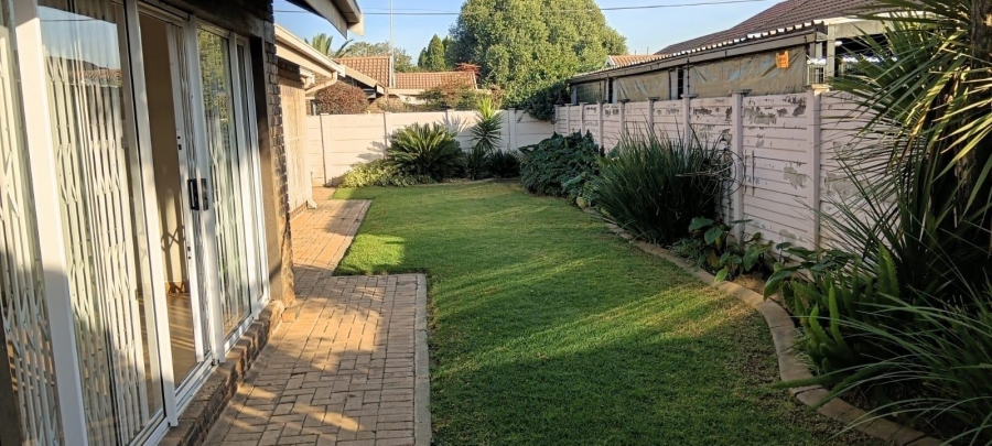 To Let 2 Bedroom Property for Rent in Risiville Gauteng