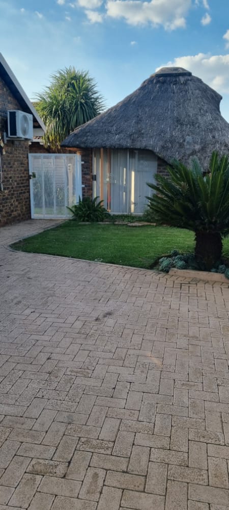 To Let 2 Bedroom Property for Rent in Risiville Gauteng