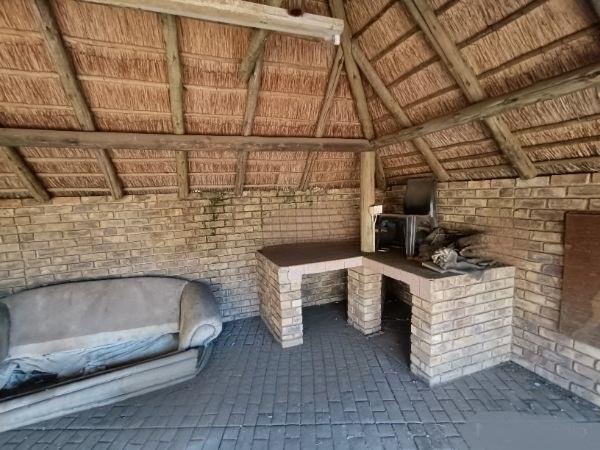 5 Bedroom Property for Sale in Rooihuiskraal North Gauteng