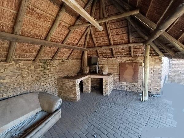 5 Bedroom Property for Sale in Rooihuiskraal North Gauteng