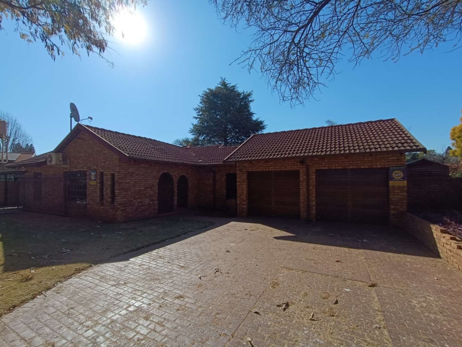 5 Bedroom Property for Sale in Rooihuiskraal North Gauteng