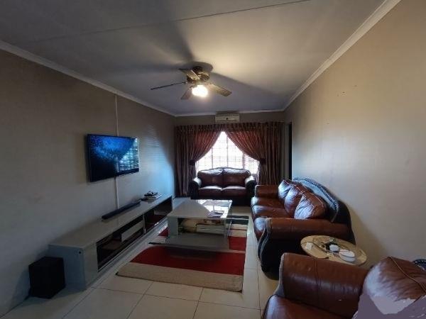 5 Bedroom Property for Sale in Rooihuiskraal North Gauteng