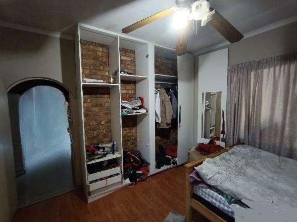 5 Bedroom Property for Sale in Rooihuiskraal North Gauteng
